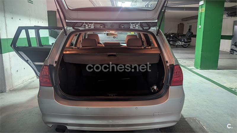 Usado BMW 318 Comfort Edition 143 CV (105 kW) 2012 Gris / plata Familiar