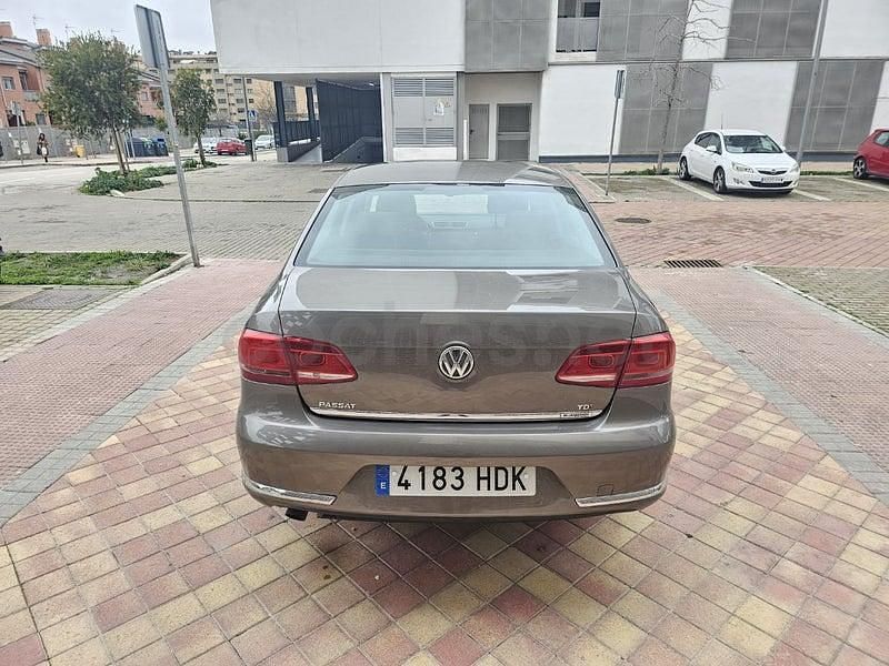 Usado VW Passat 105 CV (77 kW) 2012 Beige Berlina
