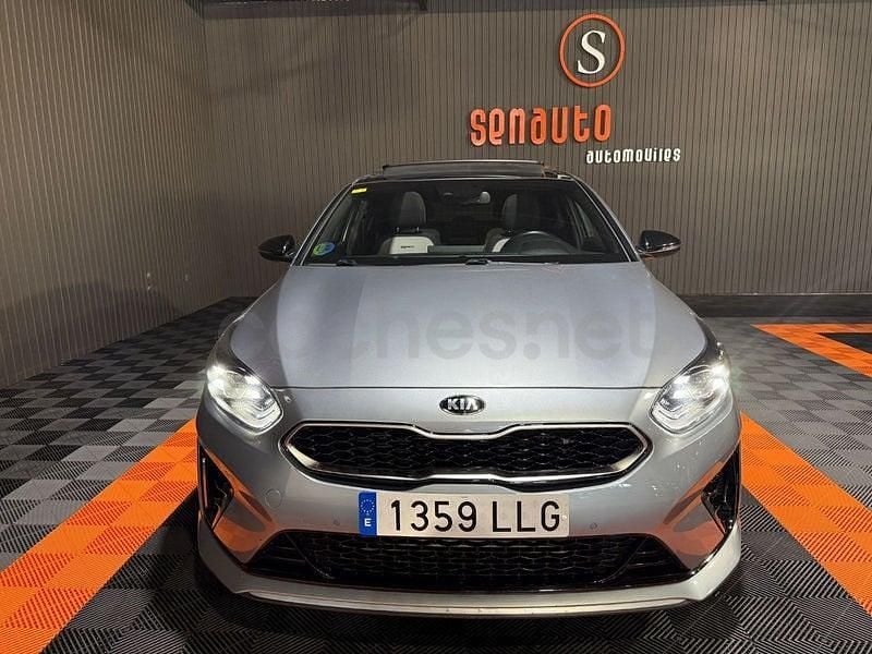 Usado Kia ProCeed GT-Line 136 CV (100 kW) 2020 Gris / plata Familiar