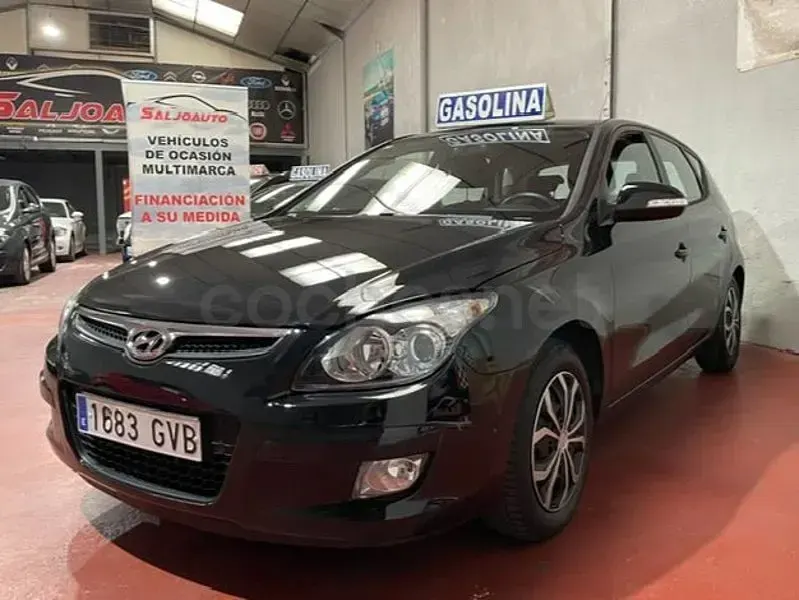 Usado Hyundai i30 Comfort 109 CV (80 kW) 2010 Negro Berlina