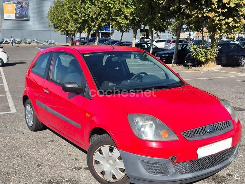 Rojo Usado 2007 Ford Fiesta Ambiente Berlina | 3350 € (Precio justo) - Imagen 1/4