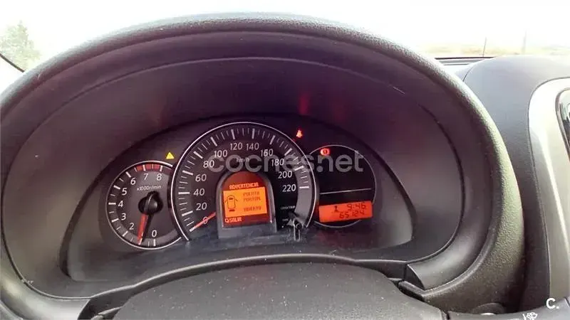 Usado Nissan Micra Premium Edition 80 CV (58 kW) 2014 Granate Utilitario