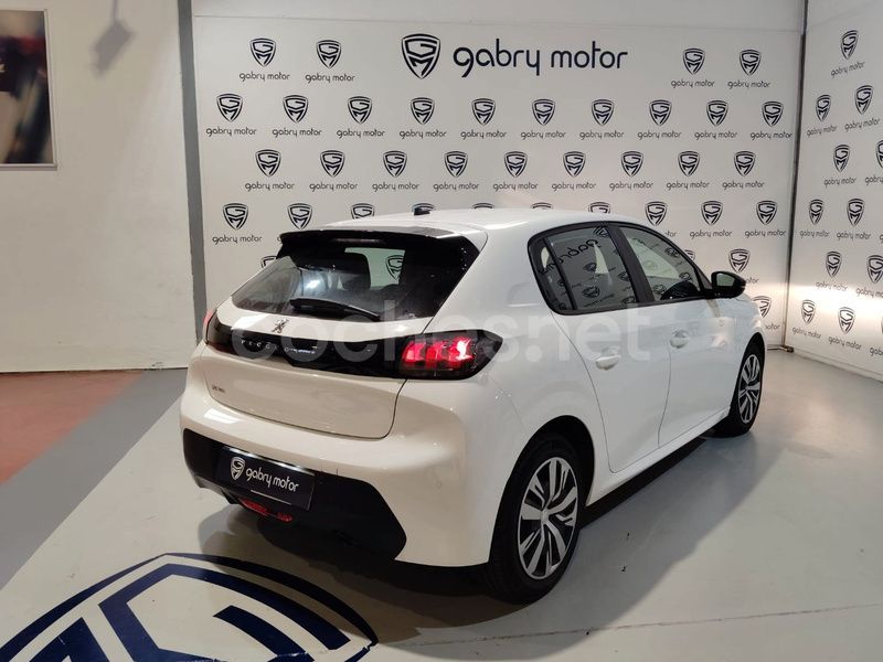 Usado Peugeot 208 Active 100 CV (73 kW) 2023 Blanco Utilitario