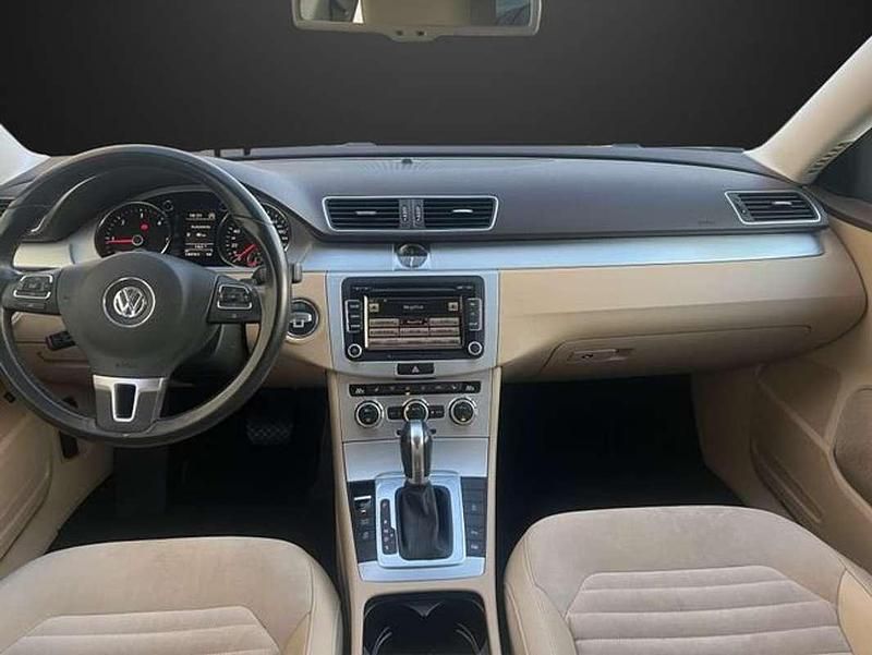 Usado VW Passat Highline 140 CV (102 kW) 2013 Gris Familiar