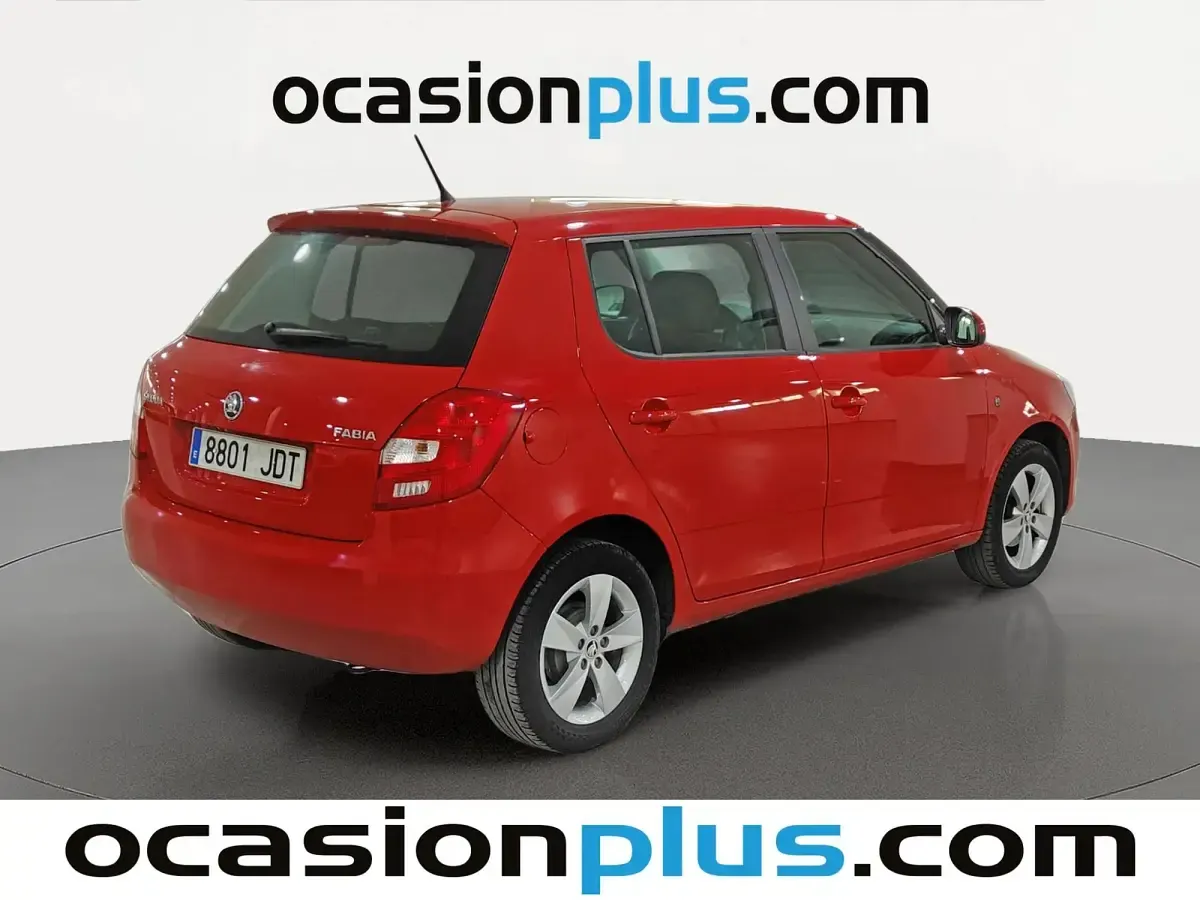 Usado Skoda Fabia 69 CV (50 kW) 2015 Rojo Utilitario