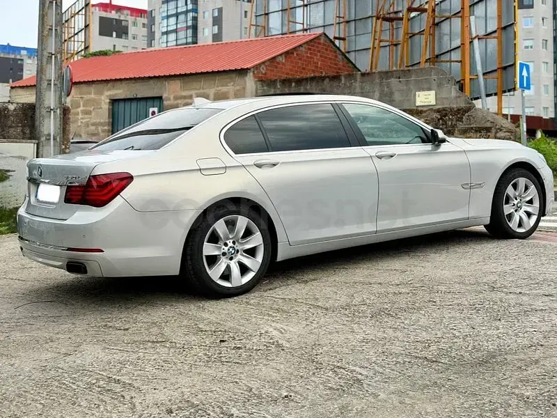 Usado BMW 750L 381 CV (280 kW) 2012 Gris / plata Berlina