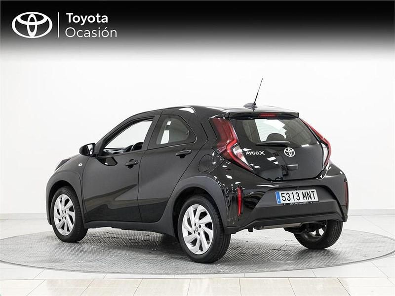 Usado Toyota Aygo Play 72 CV (52 kW) 2024 Negro