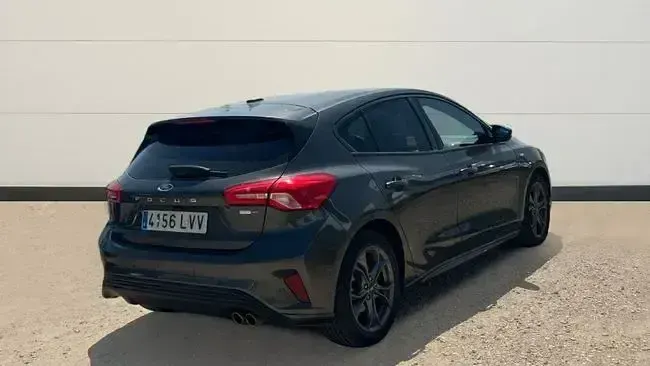 Usado Ford Focus ST-Line 125 CV (91 kW) 2022 Negro Berlina