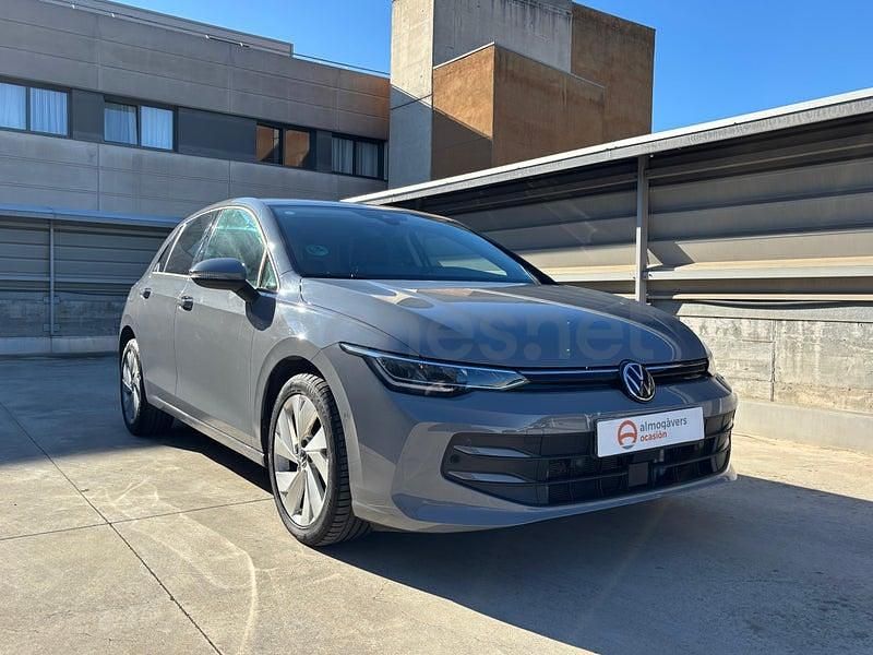 Usado VW Golf VIII Life 115 CV (84 kW) 2025 Gris / plata Berlina