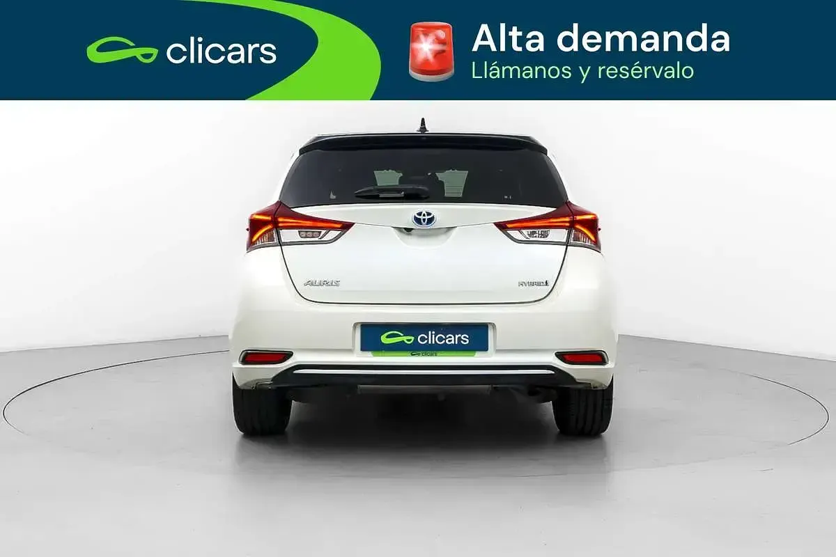 Usado Toyota Auris Hybrid 99 CV (72 kW) 2017 Blanco Berlina