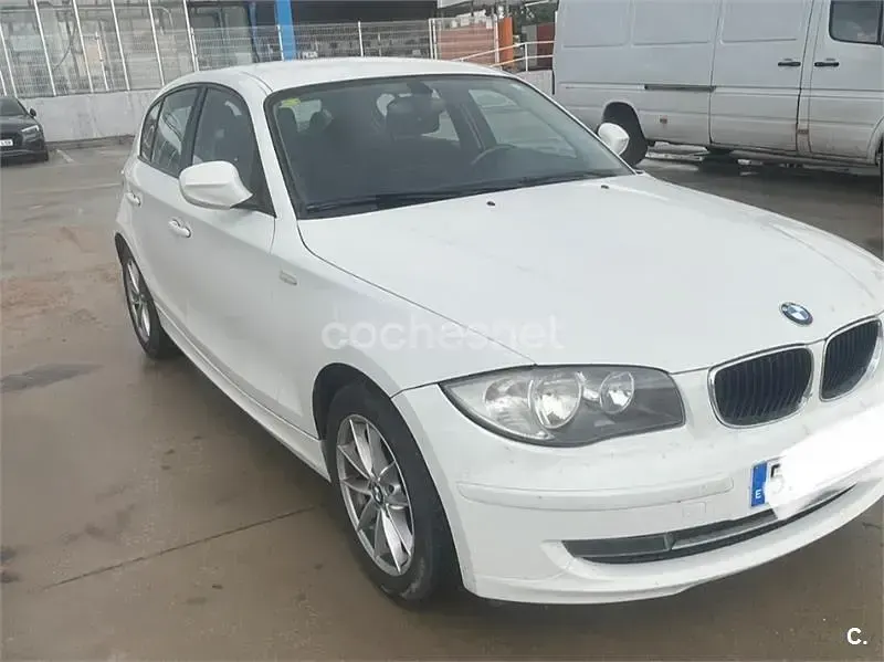 Usado BMW 116 Comfort Edition 115 CV (84 kW) 2010 Blanco Utilitario