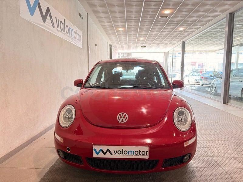 Begagnad VW New Beetle 105 HK (77 kW) 2007 Röd Halvkombi