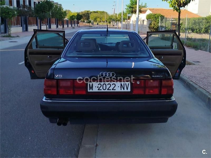 Usado Audi V8 250 CV (183 kW) 1992 Negro Berlina