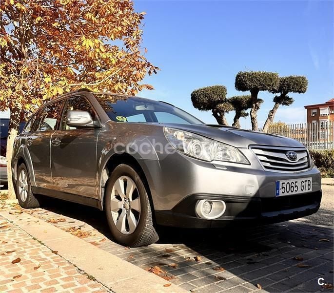 Usado Subaru Outback 150 CV (110 kW) 2010 Gris / plata SUV