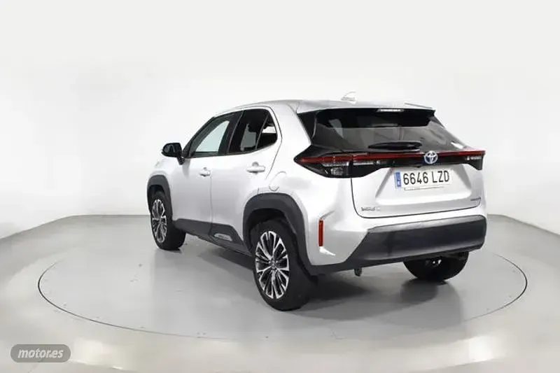 Usado Toyota Yaris Cross Style 116 CV (85 kW) 2022 Gris SUV