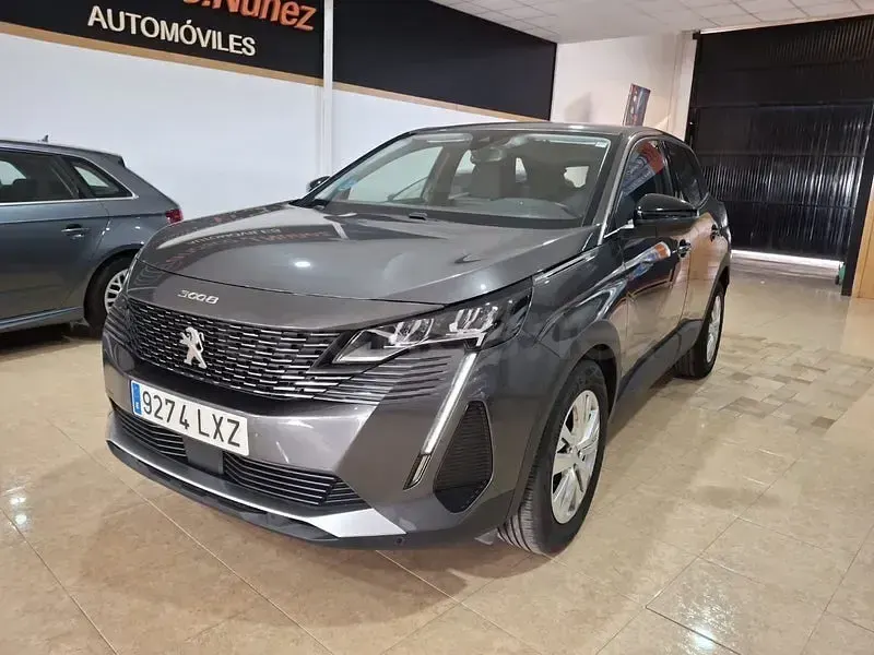 Usado Peugeot 3008 Active 130 CV (95 kW) 2022 Gris / plata SUV