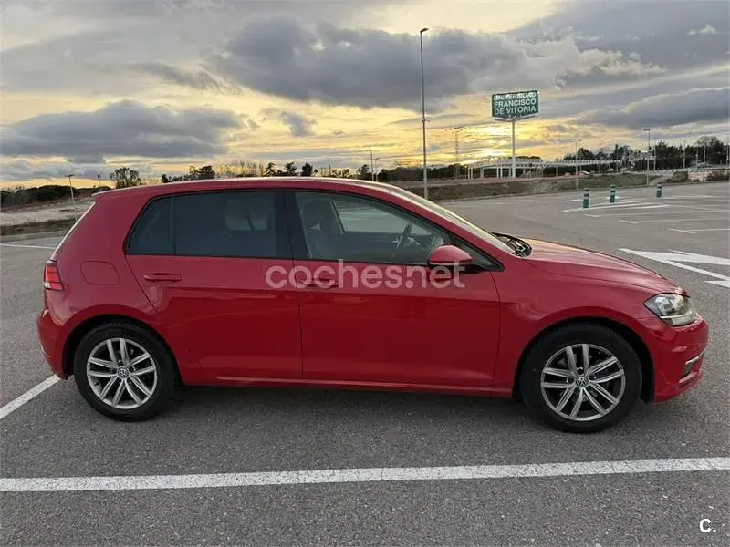 Usado VW Golf VII Advance 150 CV (110 kW) 2020 Rojo Familiar