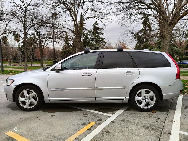 Usado Volvo V50 Momentum 150 CV (110 kW) 2012 Gris / plata Familiar