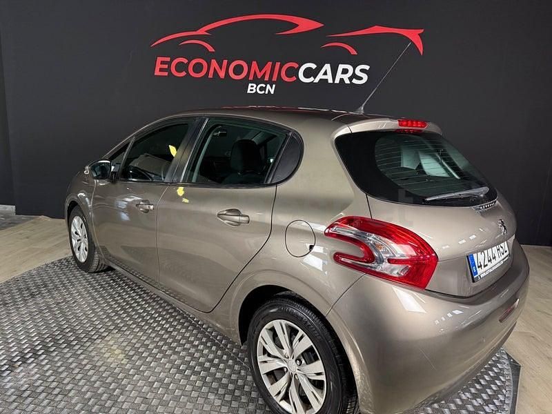 Usado Peugeot 208 Active 92 CV (67 kW) 2013 Beige Utilitario
