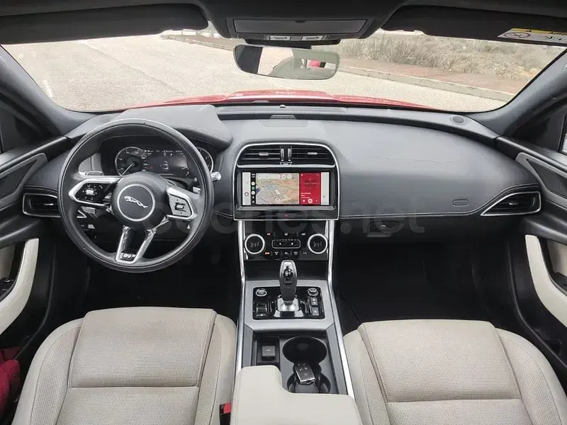 Usado Jaguar XE R-Dynamic 250 CV (183 kW) 2021 Rojo Berlina