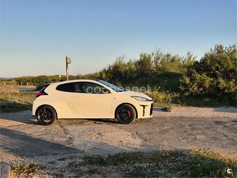 Usado Toyota Yaris 261 CV (191 kW) 2024 Blanco Utilitario