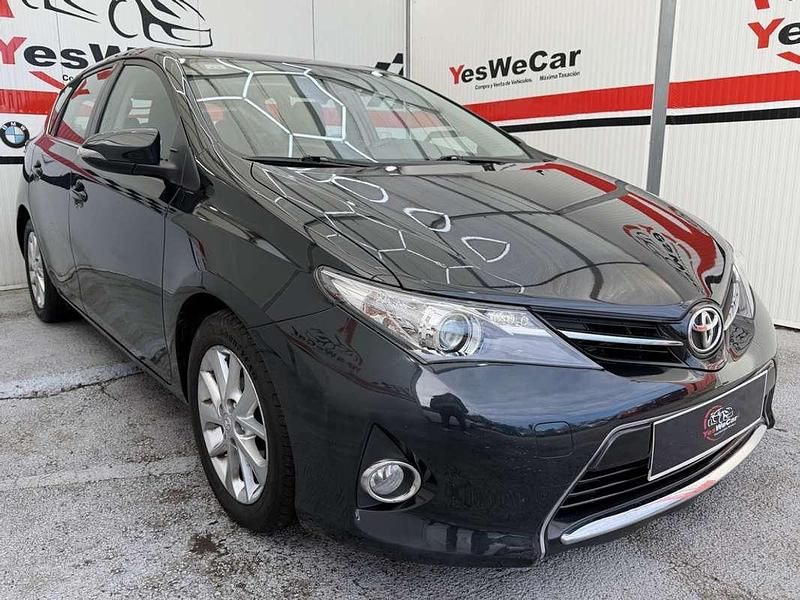 Usado Toyota Auris Active 124 CV (91 kW) 2013 Gris Utilitario
