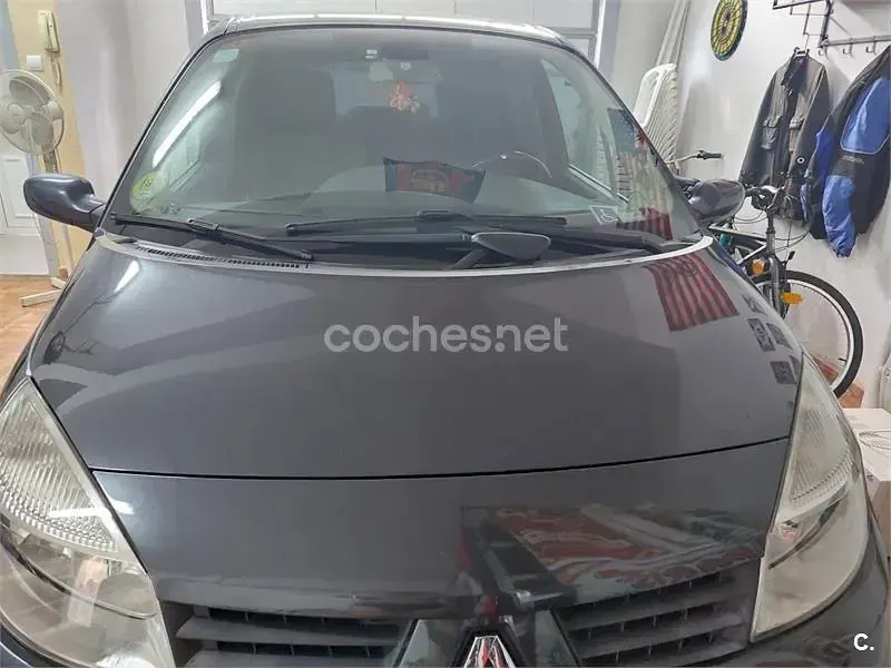 Usado Renault Scénic II Expression 130 CV (95 kW) 2006 Negro Monovolumen