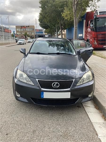 Usado Lexus IS220d 177 CV (130 kW) 2009 Gris / plata Berlina