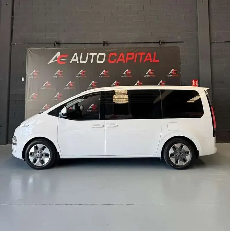 Usado Hyundai Staria 177 CV (130 kW) 2022 Blanco Monovolumen