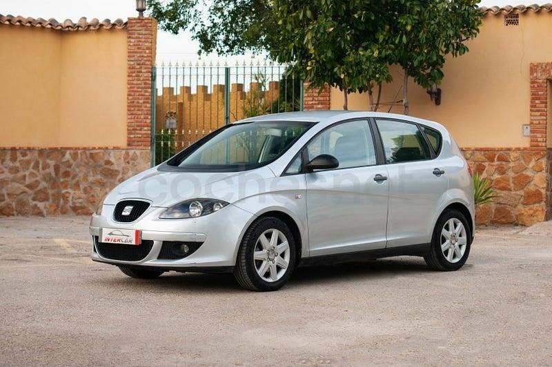 Usado Seat Altea Reference 105 CV (77 kW) 2007 Gris / plata Monovolumen