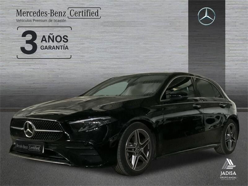 Negro Usado 2024 Mercedes A180 AMG line Berlina | 31.990 € (Precio justo) - Imagen 1/4