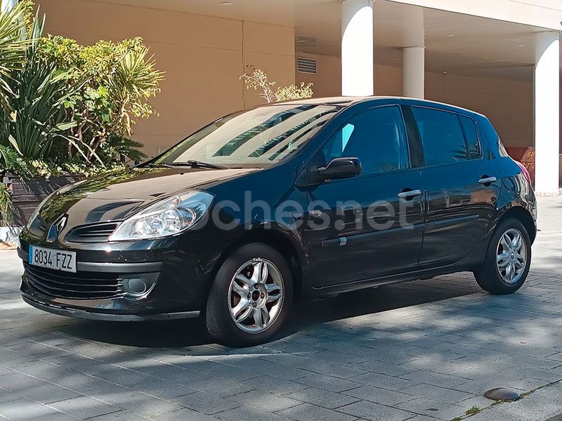 Usado Renault Clio II Business 70 CV (51 kW) 2008 Blanco Berlina