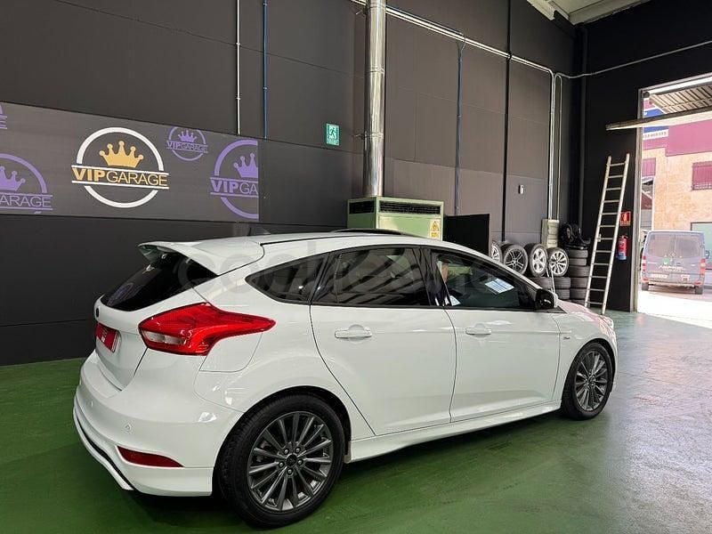 Usado Ford Focus ST-Line 150 CV (110 kW) 2017 Blanco Berlina