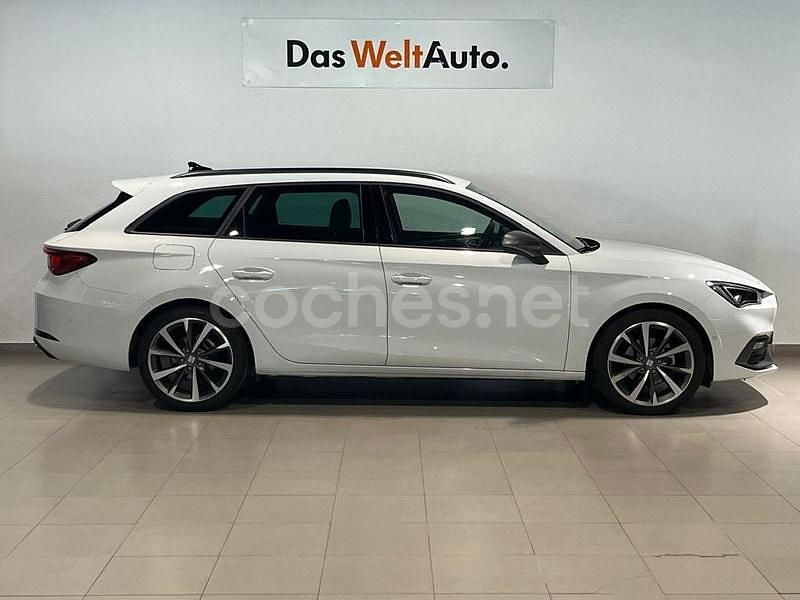 Usado Seat Leon FR 150 CV (110 kW) 2025 Blanco Familiar