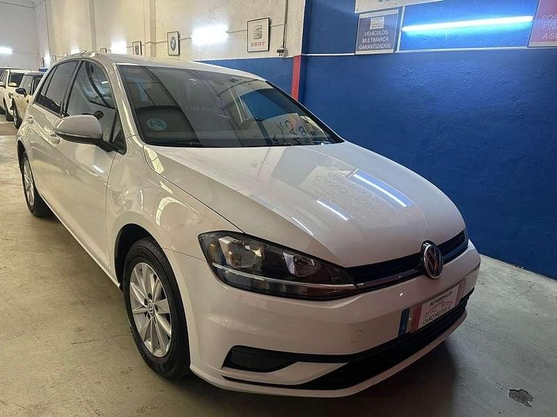 Blanco Usado 2017 VW Golf VII Advance Utilitario | 11.500 € (Precio justo) - Imagen 1/4