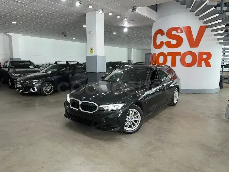 Usado BMW 320 190 CV (139 kW) 2023 Negro Familiar