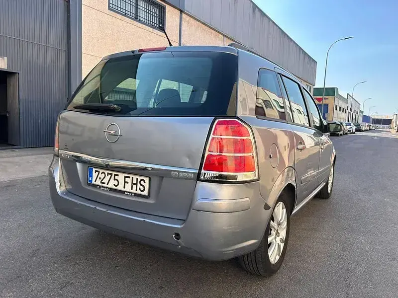 Usado Opel Zafira Cosmo 150 CV (110 kW) 2007 Gris / plata Monovolumen