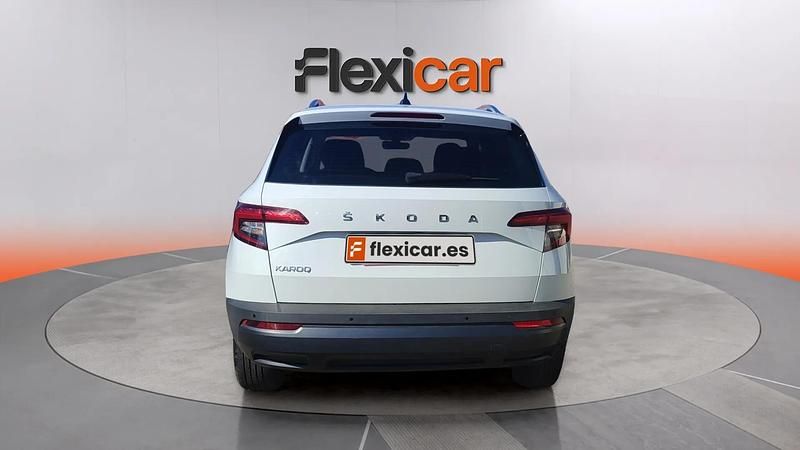 Usado Skoda Karoq Ambition 110 CV (80 kW) 2021 Blanco SUV