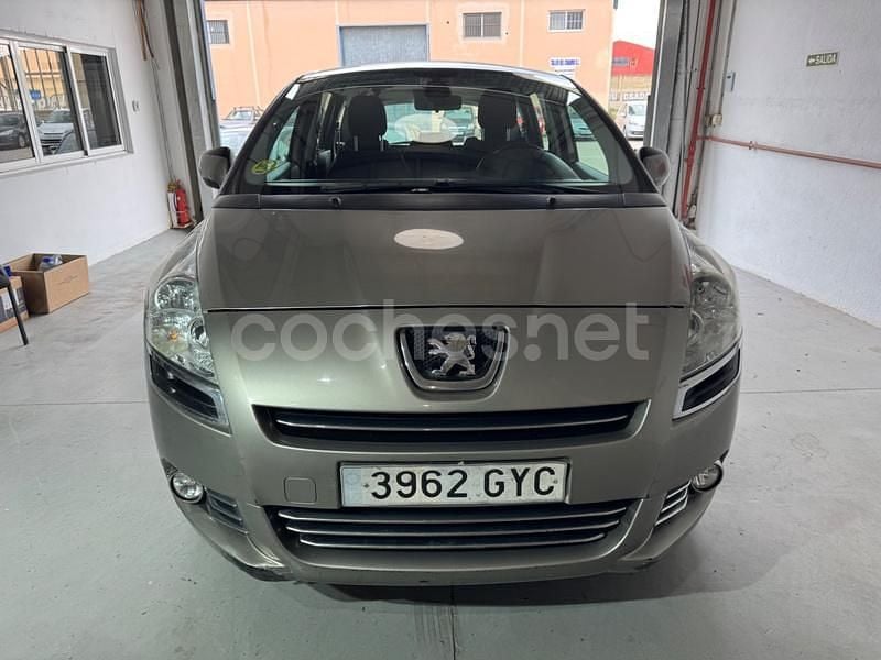 Usado Peugeot 5008 Premium 110 CV (80 kW) 2010 Beige Monovolumen