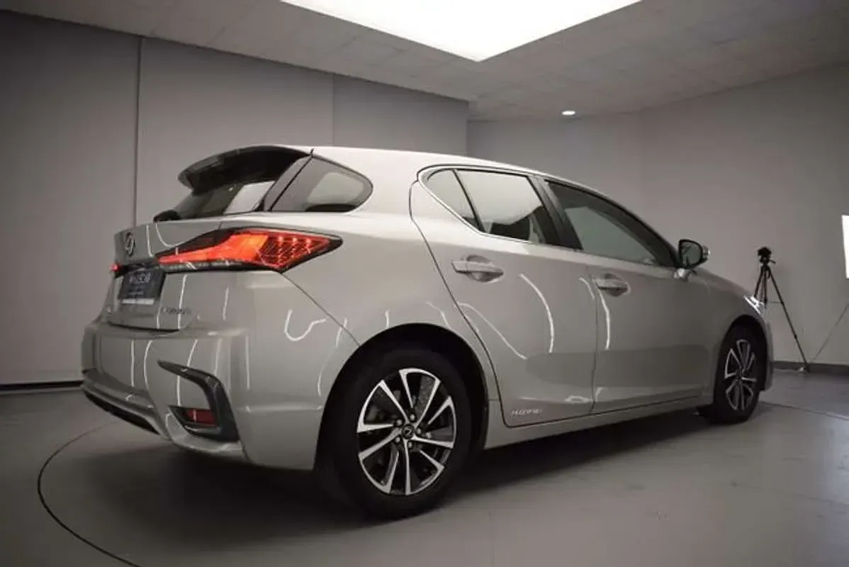 Usado Lexus CT200h Sport Line 136 CV (100 kW) 2020 Gris Utilitario
