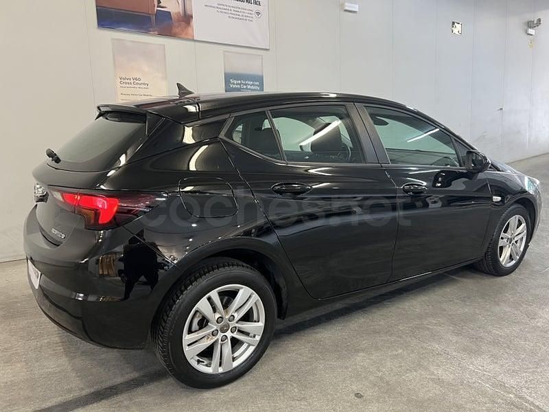 Usado Opel Astra Selective 110 CV (80 kW) 2018 Negro Berlina
