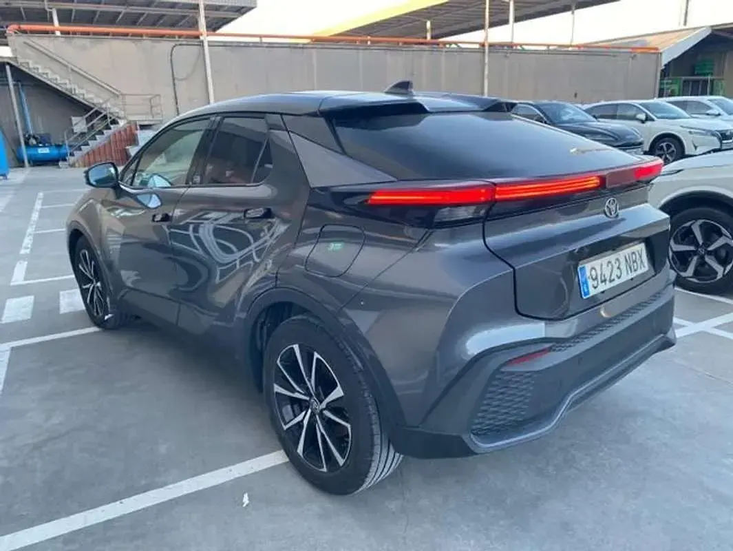 Usado Toyota C-HR Advance 141 CV (103 kW) 2025 Gris SUV