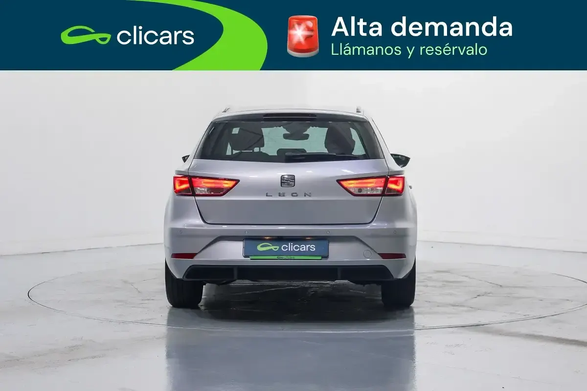 Usado Seat Leon Style 150 CV (110 kW) 2019 Gris Familiar