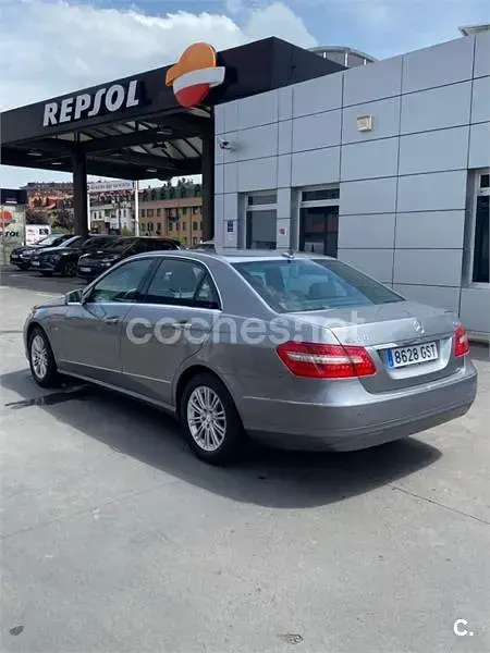 Usado Mercedes E220 170 CV (125 kW) 2010 Gris / plata Berlina