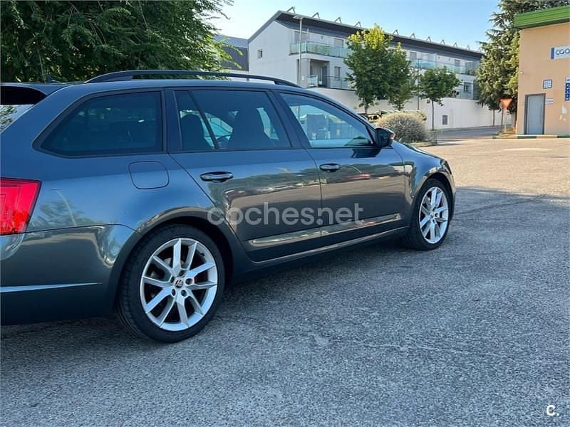 Usado Skoda Octavia RS 184 CV (135 kW) 2016 Gris / plata Utilitario