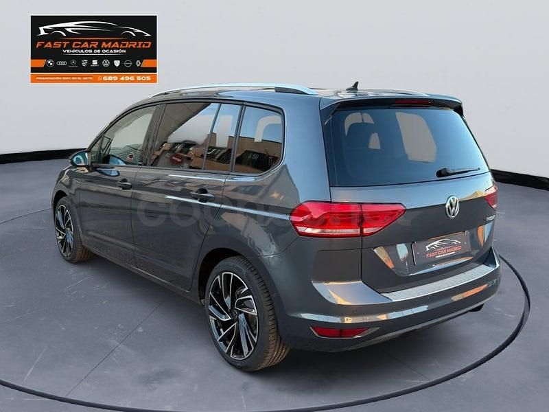 Usado VW Touran Edition 116 CV (85 kW) 2019 Gris / plata Monovolumen