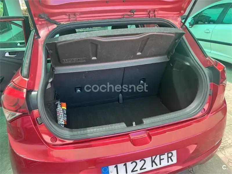 Usado Hyundai i20 84 CV (61 kW) 2017 Rojo Berlina