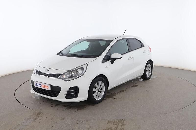 Blanco Usado 2015 Kia Rio Utilitario | 9699 € (Precio justo) - Imagen 1/3