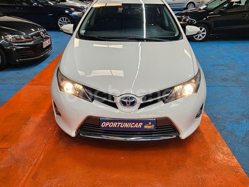 Usado Toyota Auris Hybrid Advance 136 CV (100 kW) 2014 Blanco Berlina