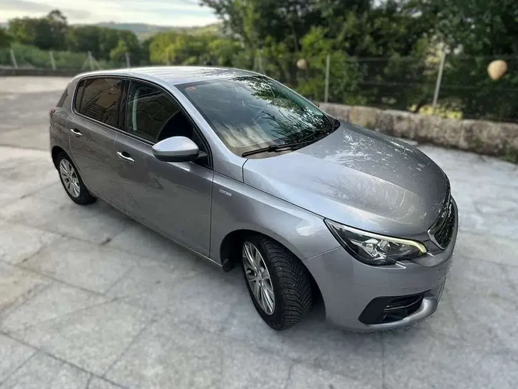 Usado Peugeot 308 Style 131 CV (96 kW) 2019 Gris Utilitario